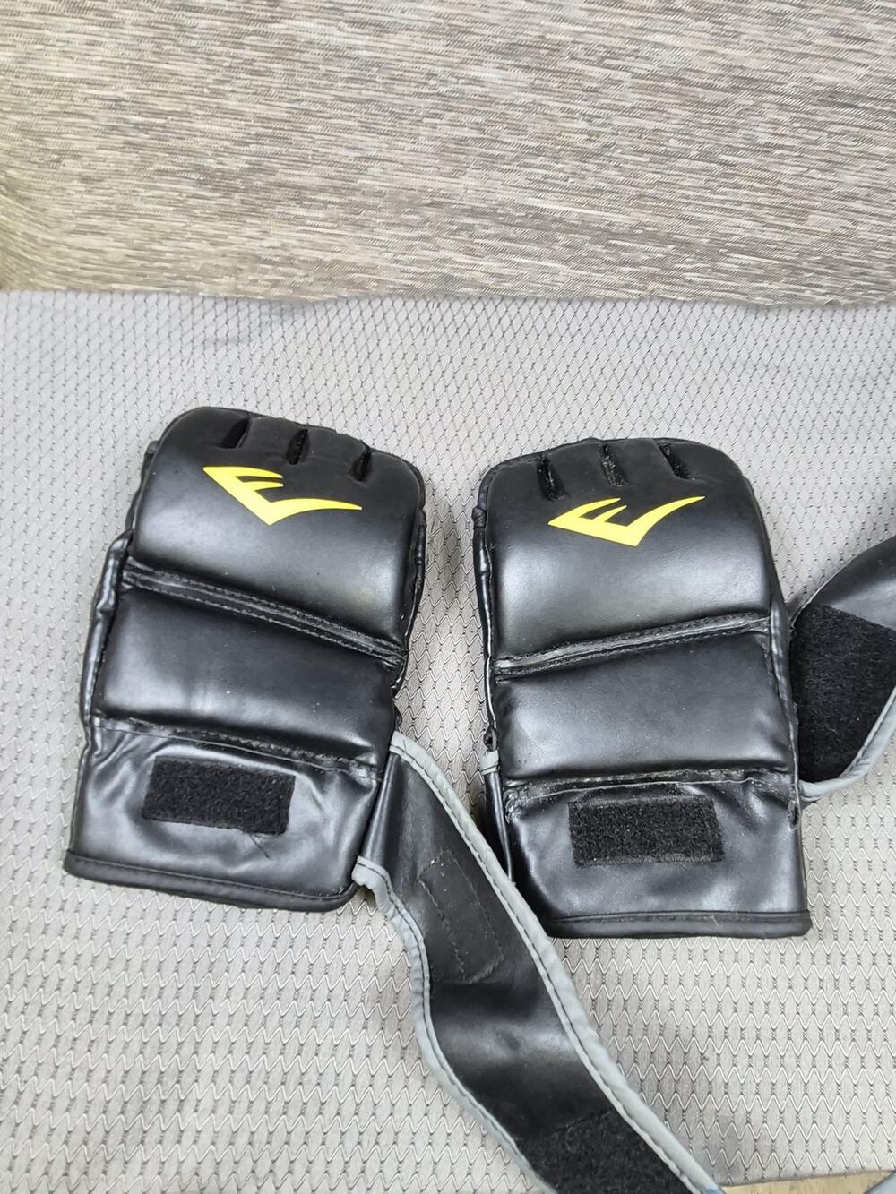 Everlast Grappling Gloves Mens Size S/M Black MMA Training Sparring Gear